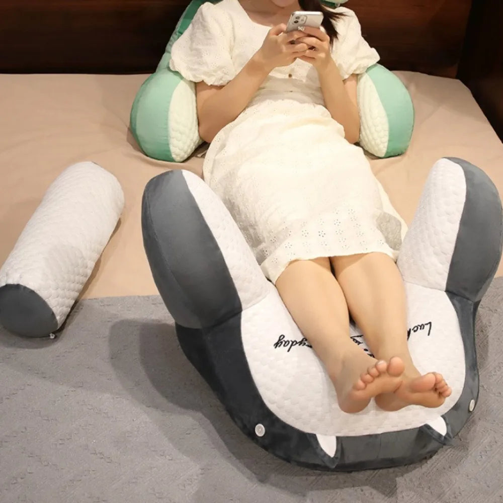 Coussin de lecture en forme de U conçu pour offrir un soutien lombaire optimal - vue avec un enfant dessus
