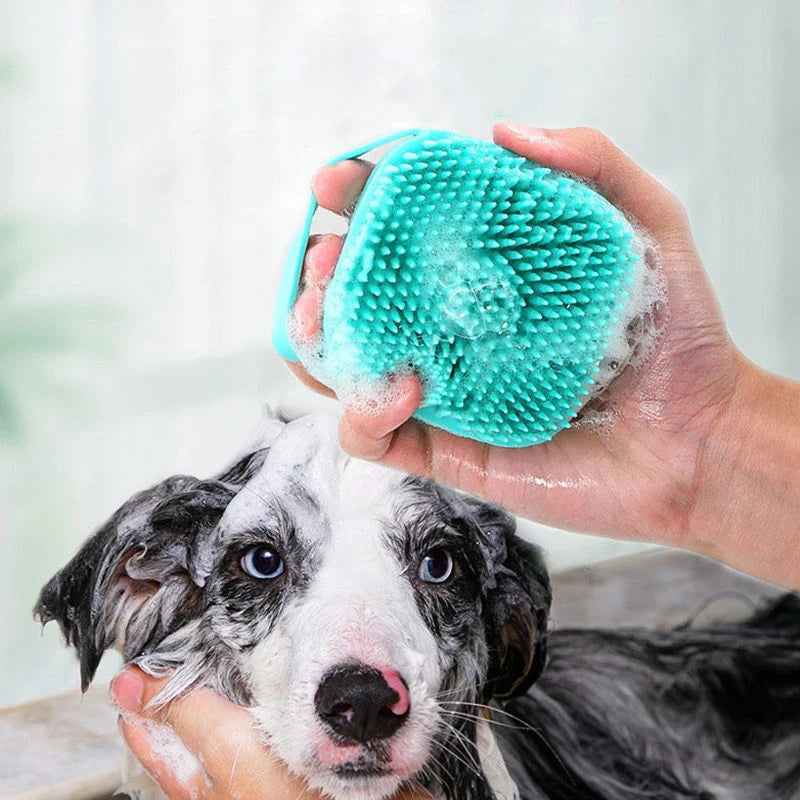 🐶 Brosse de bain silicone pour chien & chat – Massage & distributeur de shampoing
