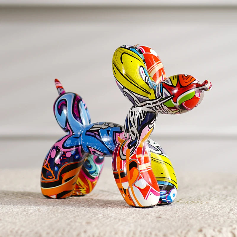 statuette en résine écologique représente un chien au style graffiti moderne et coloré