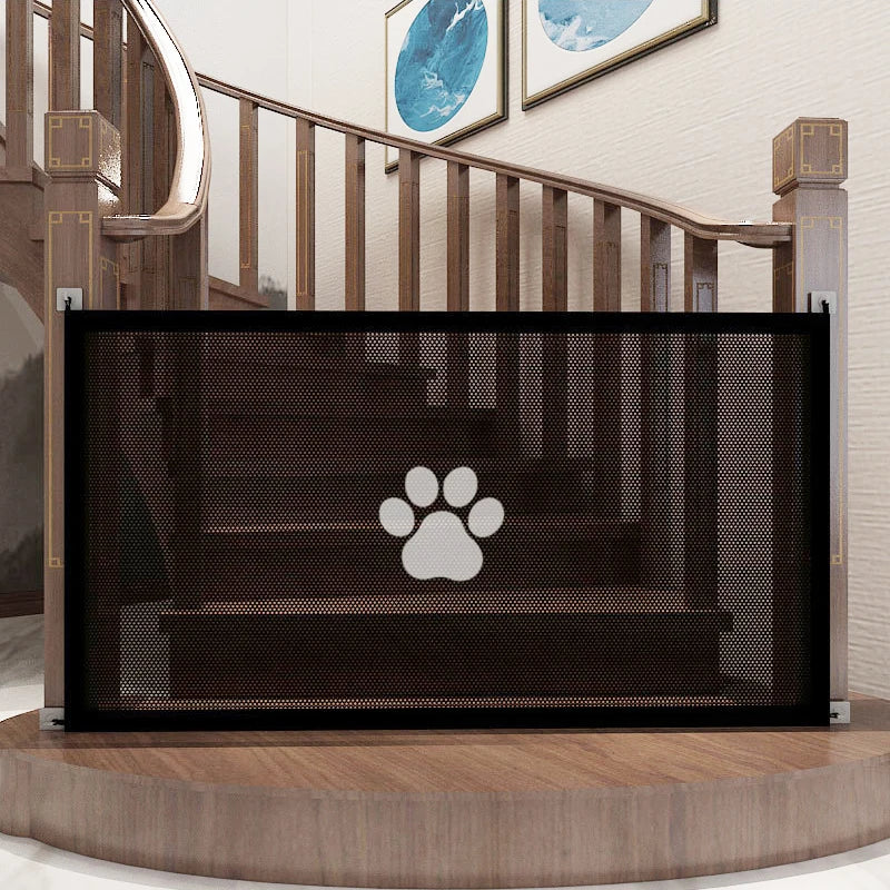 barrière pliable en filet nylon est légère, respirante et s’installe en quelques minutes sans outils — idéale pour les portes, escaliers, couloirs et pièces à protéger.